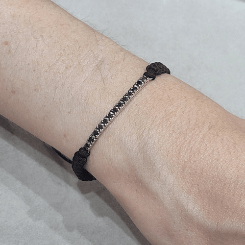 Bracelet en or blanc 18k et diamants noirs 58 Facettes P180