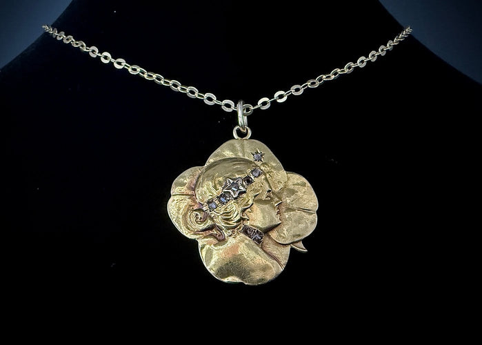 Art Nouveau - Pendentif en or jaune 18 ct et diamants 58 Facettes Pendentif 01