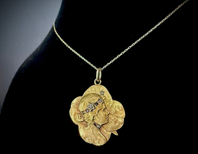 Art Nouveau - Pendentif en or jaune 18 ct et diamants 58 Facettes Pendentif 01