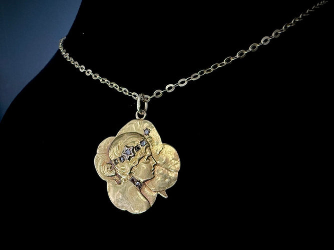 Art Nouveau - Pendentif en or jaune 18 ct et diamants 58 Facettes Pendentif 01