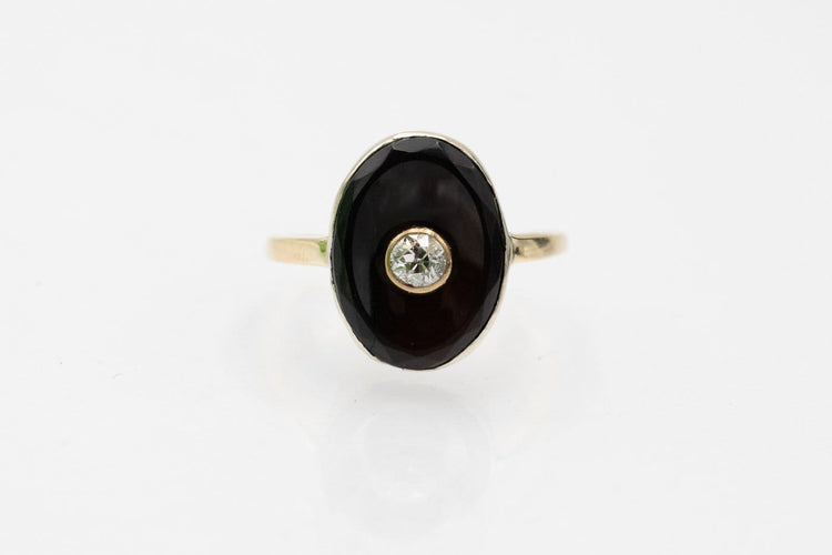 50 Bague vintage en or jaune, onyx et diamant 58 Facettes 13453A