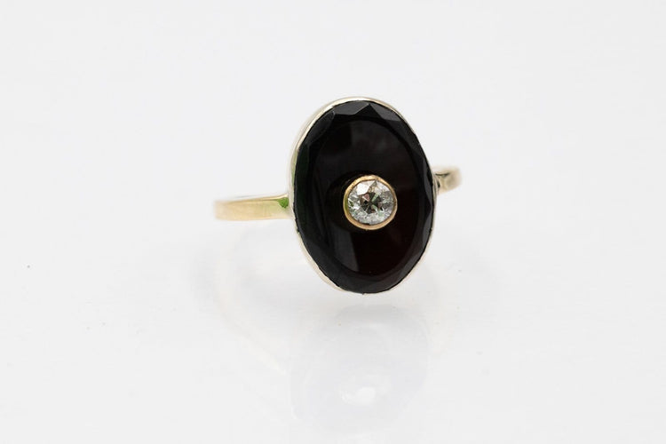 50 Bague vintage en or jaune, onyx et diamant 58 Facettes 13453A