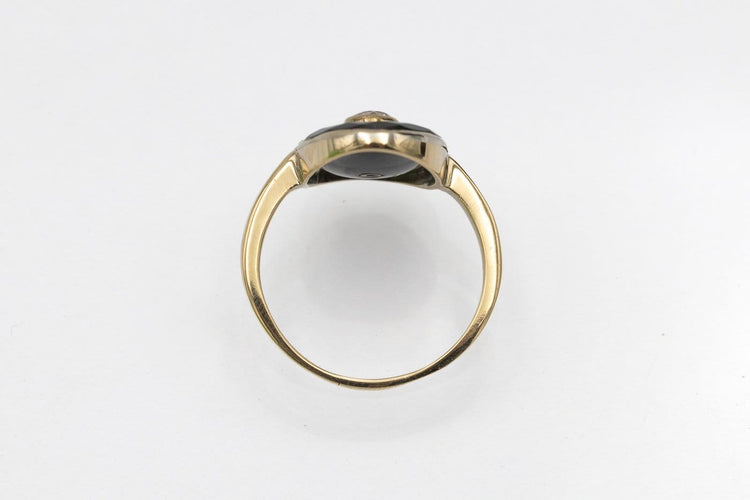 50 Bague vintage en or jaune, onyx et diamant 58 Facettes 13453A