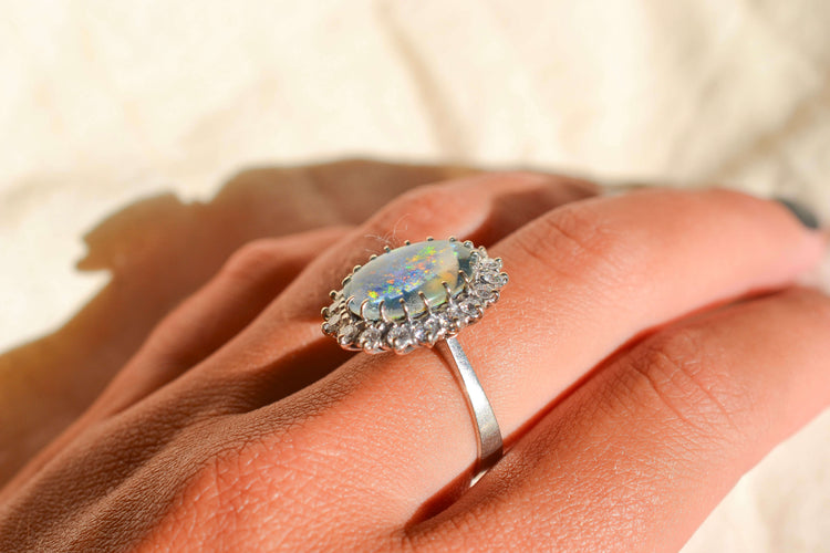 https://cdn.shopify.com/s/files/1/0963/7950/2920/files/bague-ancienne-opale-noire-diamants.jpg?v=1787746789