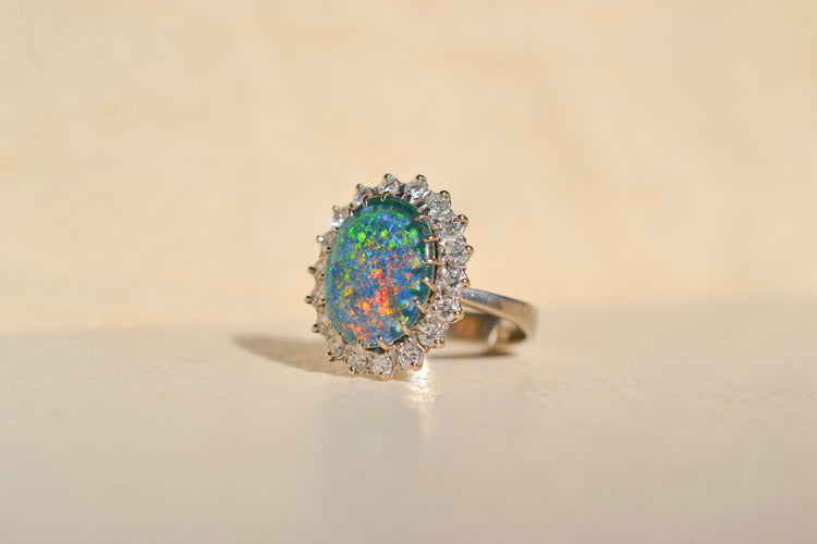https://cdn.shopify.com/s/files/1/0963/7950/2920/files/bague-diamant-opale.jpg?v=1787746789