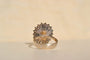 https://cdn.shopify.com/s/files/1/0963/7950/2920/files/bague-marguerite-or-blanc_099c09eb-015d-4ca3-b617-0c9f1905b5a2.jpg?v=1787746789
