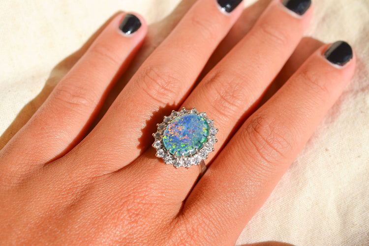 https://cdn.shopify.com/s/files/1/0963/7950/2920/files/bague-vintage-marguerite_2c3e4f12-5f54-4431-975a-922f93846563.jpg?v=1787746790