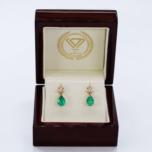 Boucles d'oreilles Boucles d'oreilles pendantes en or jaune 14 ct, émeraudes et diamants 58 Facettes E0043