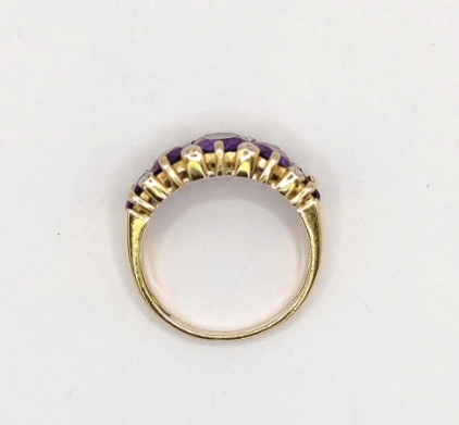 Bague 54 Bague bandeau en or jaune, améthystes et diamants 58 Facettes 239