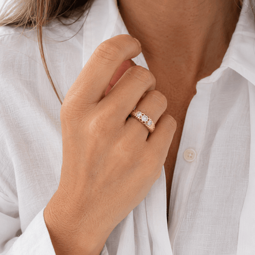 63 Bague rétro en or jaune et diamants 58 Facettes 1.0000378/3