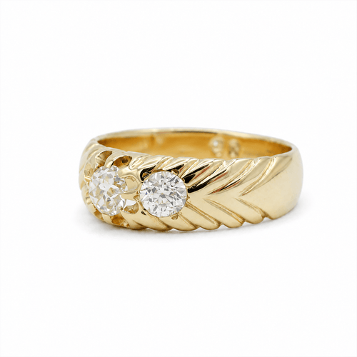 63 Bague rétro en or jaune et diamants 58 Facettes 1.0000378/3