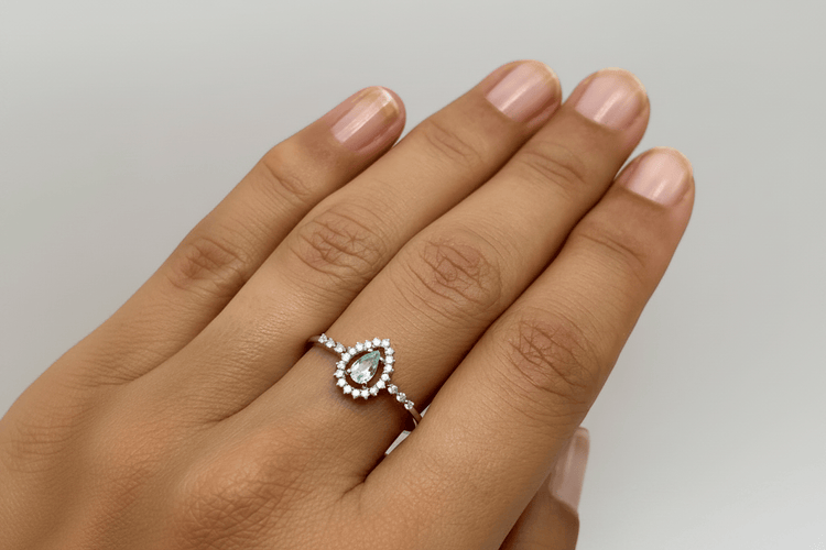 57 Bague en or blanc 18K avec tourmaline Paraiba et diamants 58 Facettes ANELLO 002