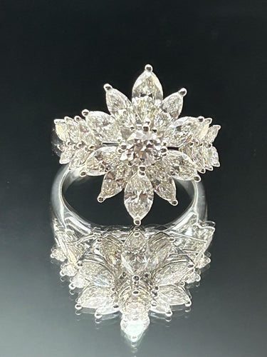 55 La Regina - Bague en or blanc 18k et 21 diamants naturels 58 Facettes ANELLO FLOWER DIAMOND