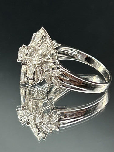 55 La Regina - Bague en or blanc 18k et 21 diamants naturels 58 Facettes ANELLO FLOWER DIAMOND