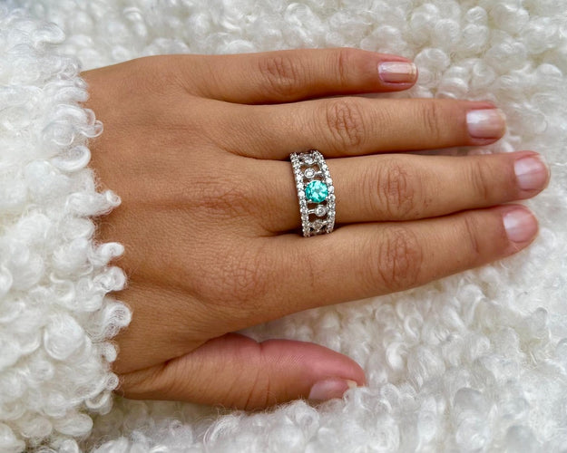 55 Bague en or blanc 18k avec tourmaline Paraíba et diamants 58 Facettes ANELLO ROUND PARAIBA