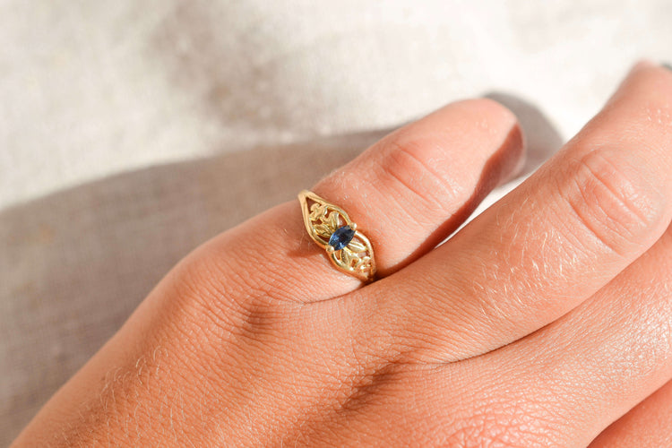 https://cdn.shopify.com/s/files/1/0963/7950/2920/files/bague-art-nouveau-or-vintage.jpg?v=1787837073