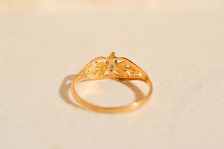 https://cdn.shopify.com/s/files/1/0963/7950/2920/files/bague-art-nouveau-filigrane.jpg?v=1787837072