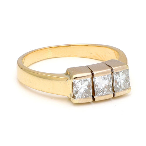 51 Bague trilogie en or jaune 18k et diamants princesse 58 Facettes 4EF6FCA8417D424F90685186F7769BEC