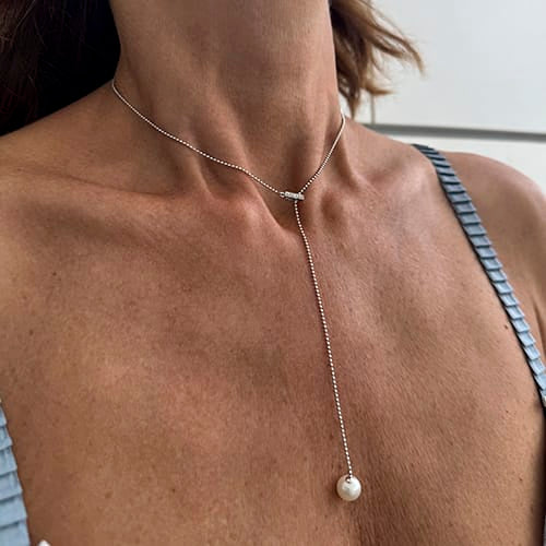 Collier cravate en or blanc avec perle et diamants 58 Facettes 40232