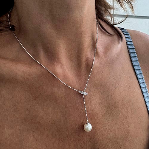 Collier cravate en or blanc avec perle et diamants 58 Facettes 40232