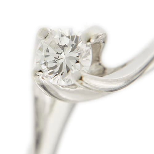 54 Bague solitaire contrariée Valentino en or blanc et diamant 0,24 ct 58 Facettes 40325