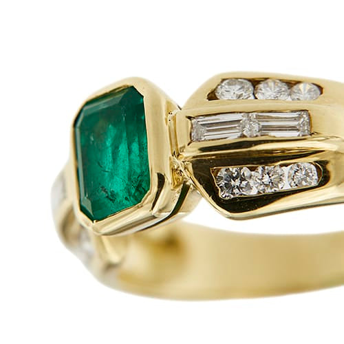 https://ledial.it/app/uploads/2026/08/40970-anello-oro-smeraldo-diamanti-brillanti-baguette_10.jpg