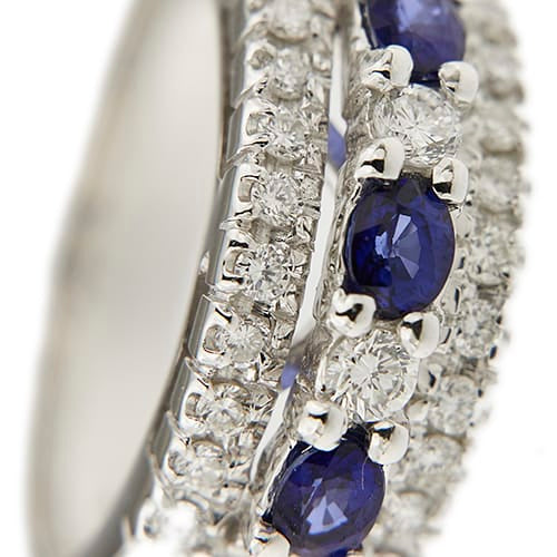 54 Bague bandeau en or blanc, saphirs et diamants 58 Facettes 28841