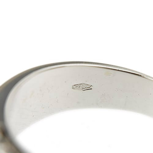 54 Bague bandeau en or blanc, saphirs et diamants 58 Facettes 28841