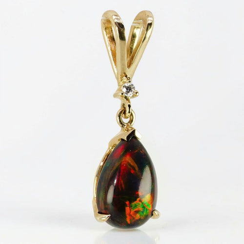 Pendentif en or jaune 14 ct avec opale noire et diamant 58 Facettes P0012