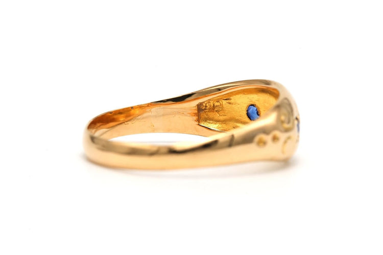 57 Bague Art déco en or jaune 18 ct, diamant et saphirs 58 Facettes B832