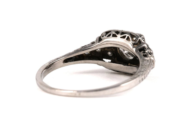 54 Bague Art déco en or blanc et diamants 58 Facettes 23845
