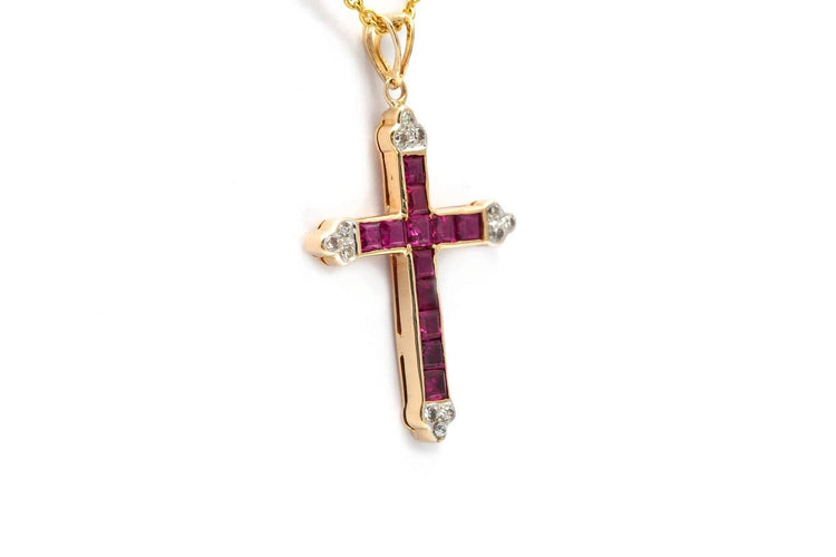 Pendentif Pendentif contemporain en or jaune, rubis et diamants 58 Facettes B916