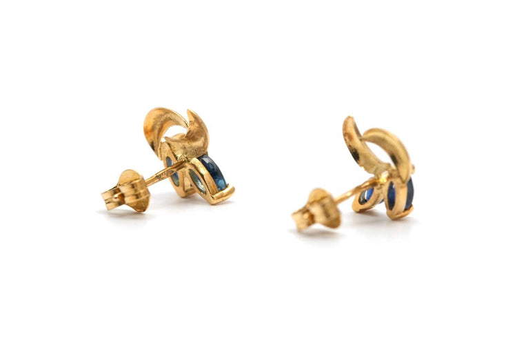 Boucles d'oreilles contemporaines en or jaune 18 carats et saphirs 58 Facettes 24007