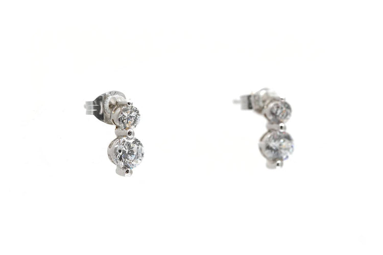 Boucles d'oreilles contemporaines en or blanc 18 carats serties de zirconiums 58 Facettes 23960