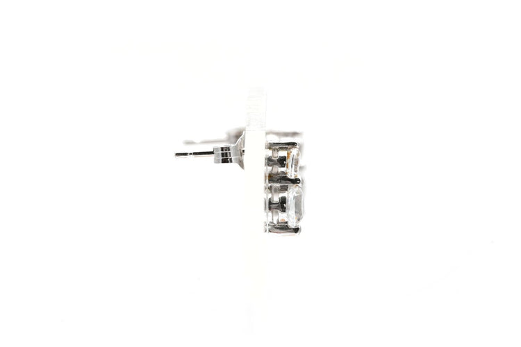 Boucles d'oreilles Boucles d'oreilles contemporaines en or blanc 18 carats serties de zirconiums 58 Facettes 23960