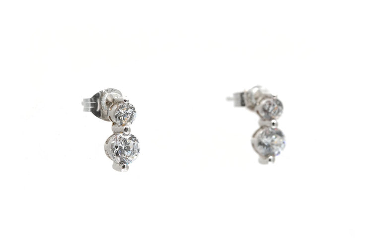Boucles d'oreilles Boucles d'oreilles contemporaines en or blanc 18 carats serties de zirconiums 58 Facettes 23960