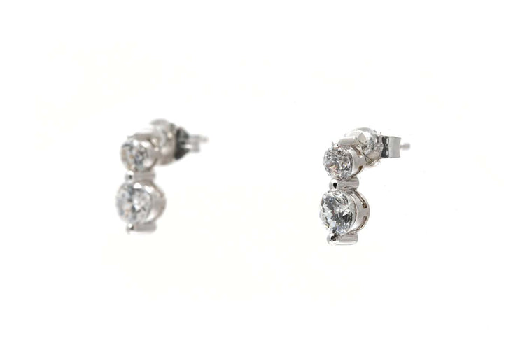 Boucles d'oreilles contemporaines en or blanc 18 carats serties de zirconiums 58 Facettes 23960
