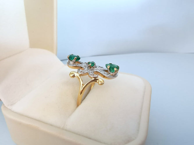 56.5 Bague marquise en or jaune et blanc 18K, émeraudes et diamants 58 Facettes 1796