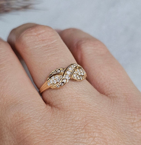 54 Bague vintage en or jaune et diamants 58 Facettes 761