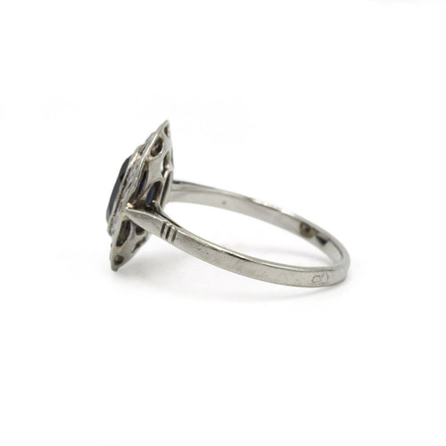 53 Art Déco - Bague en or blanc, platine, saphir et diamants 58 Facettes 260226R