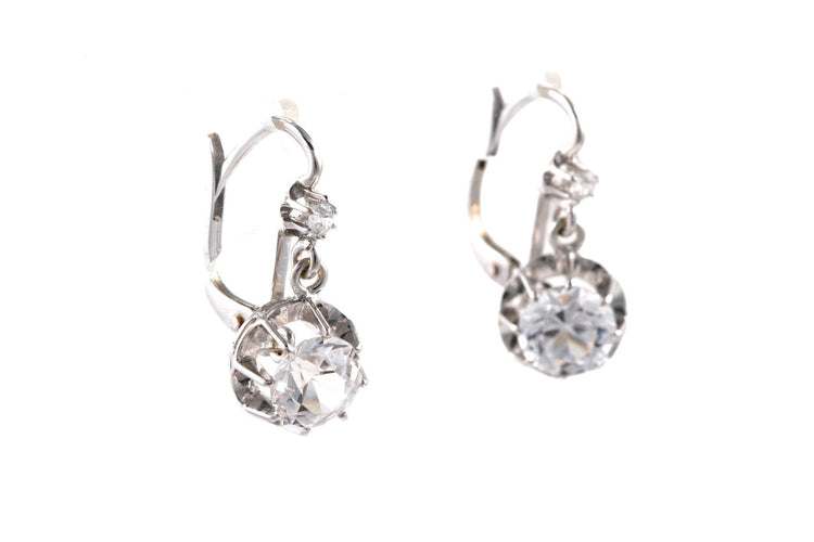Boucles d'oreilles Boucles d'oreilles en or blanc 18 carats serties de zirconiums 58 Facettes B893