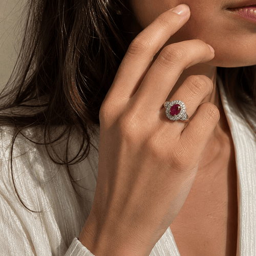 54 Bague en or blanc et or jaune, rubis et diamants 58 Facettes 1.0002290/6
