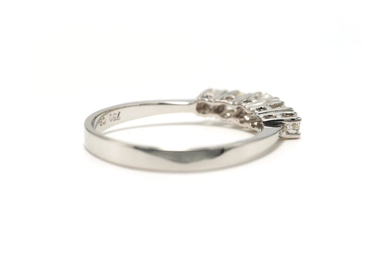 61 Bague contemporaine en or blanc et diamants 58 Facettes 22734