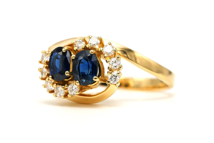 53 Bague contemporaine en or jaune 18 carats, saphirs et diamants 58 Facettes 22739
