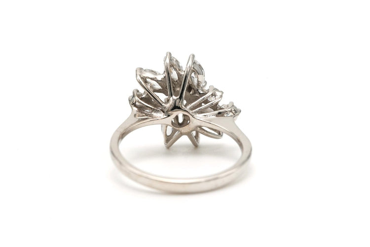 51 Bague contemporaine en or blanc 14 carats sertie de zirconiums 58 Facettes B746