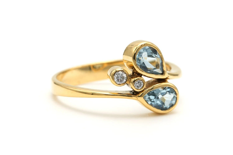56 Bague contemporaine en or jaune, topazes et diamants 58 Facettes 22938