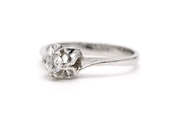 56 Bague contemporaine en or blanc 18 carats et diamant 58 Facettes 23103