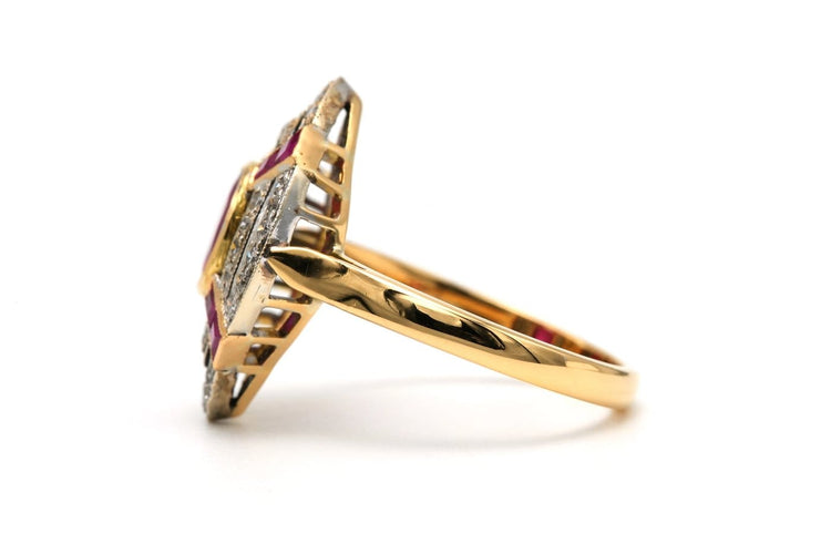 57 Bague Art déco en or jaune, rubis et diamants 58 Facettes 23204