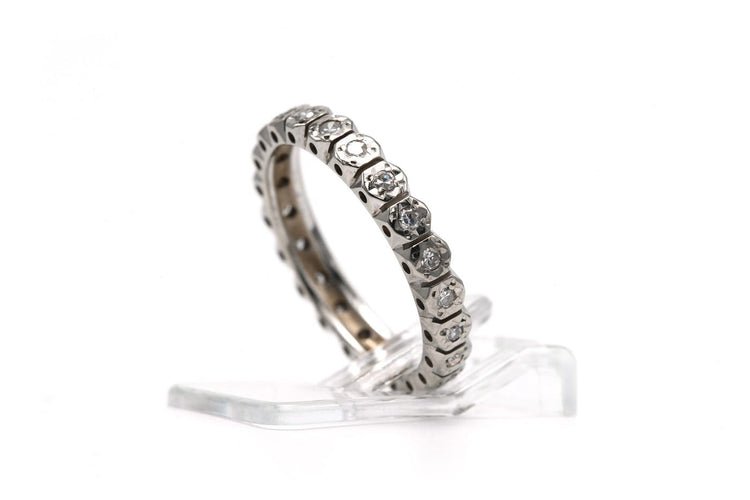 Bague 51 Alliance américaine en or blanc 18 carats et diamants 58 Facettes 23718