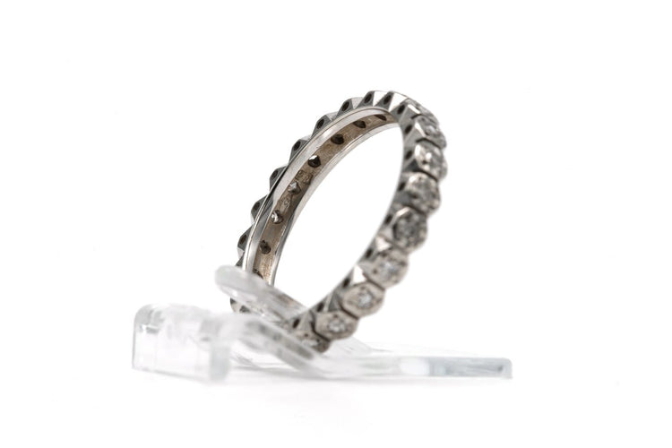 Bague 51 Alliance américaine en or blanc 18 carats et diamants 58 Facettes 23718